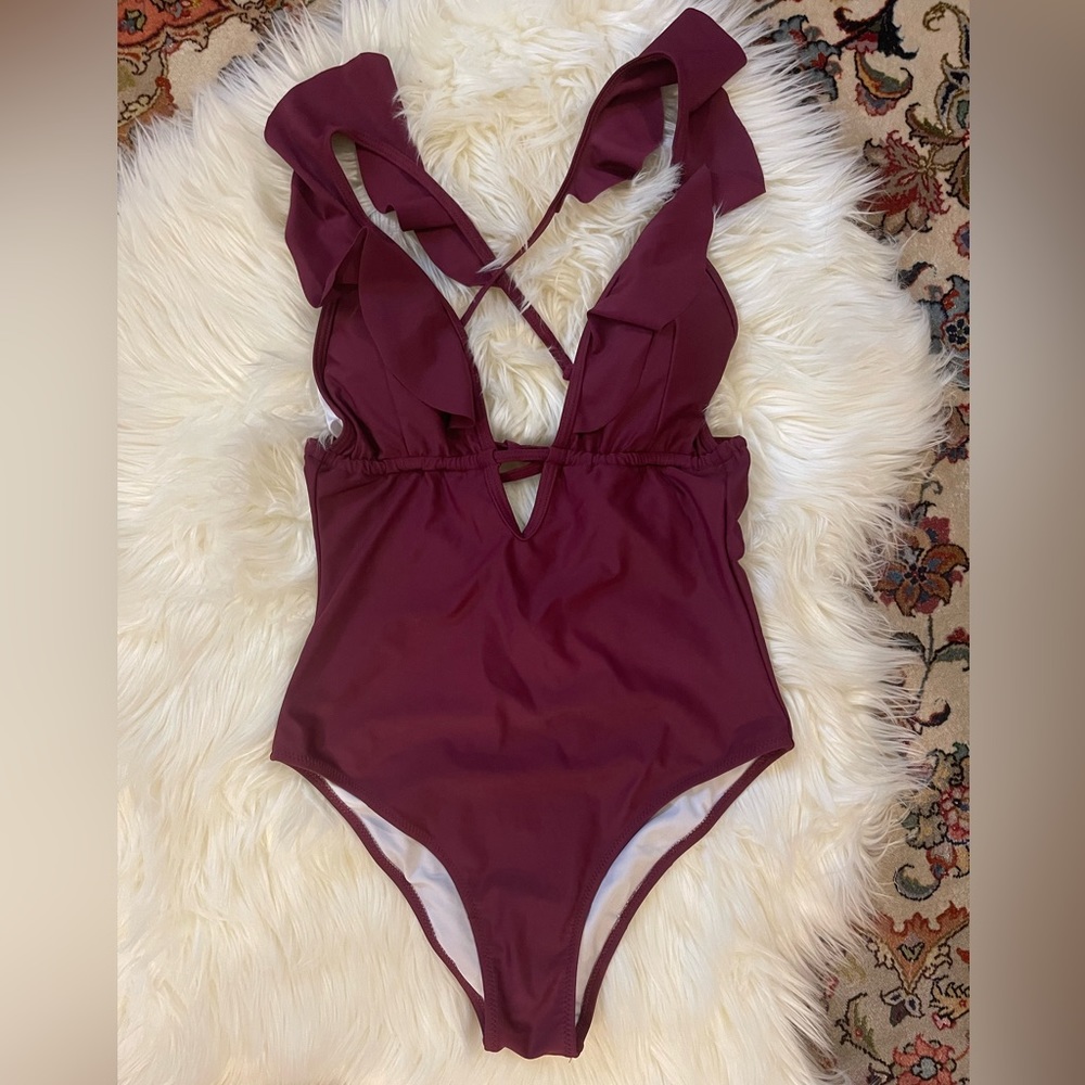 Cupshe Ruffled One-Piece Swimsuit - Picture 2 of 8